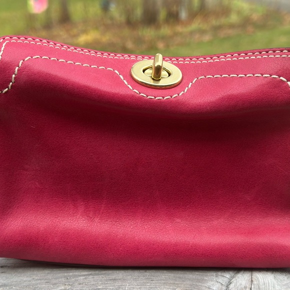 COACH NEW Turnlock Leather Wristlet Magenta in great condition vintage NWT - Picture 7 of 7